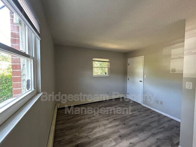 Foto del edificio - 26 Candlewood Ct