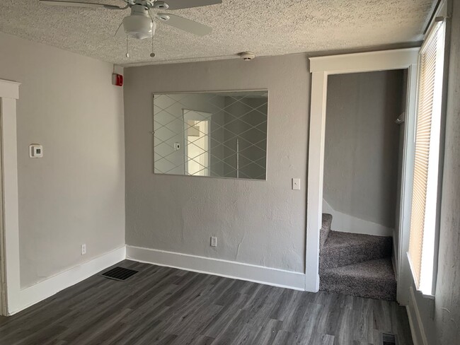 Building Photo - Newly Renovated 2 Bedroom 1 Bath Rental