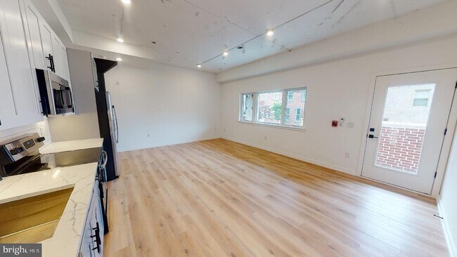 Building Photo - 1327 N Marston St