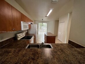 Building Photo - 1909 Hibiscus Ln