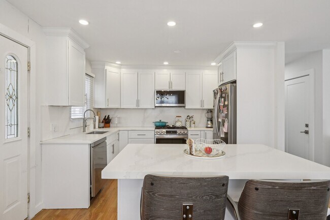 Building Photo - 10 Millo Pl