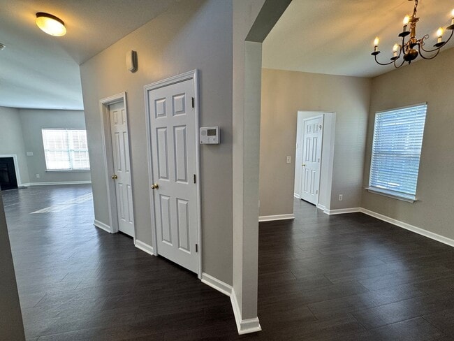 Building Photo - 803 Peachtree Meadows Cir