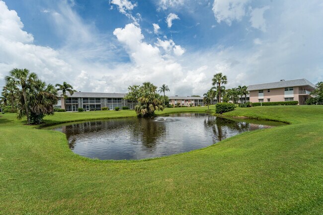 Building Photo - 18081 SE Country Club Dr