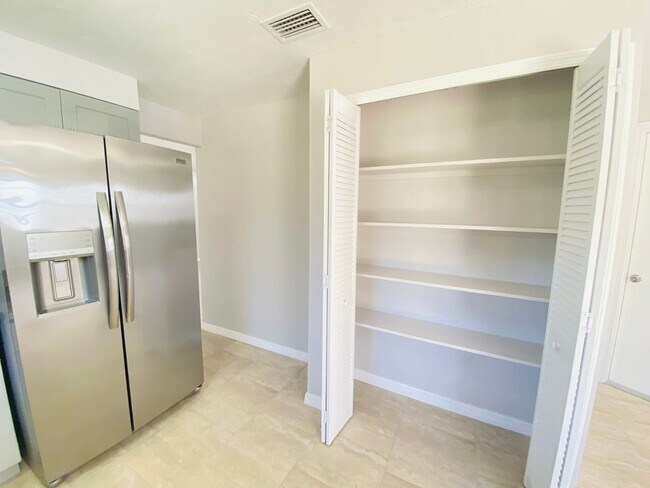 Foto del edificio - Beautiful 3 Bedroom House in Quiet Ormond ...
