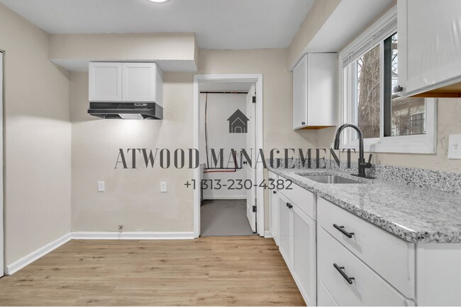 Building Photo - This beautifully updated 3-bedroom, 1-bath single-family home is ready for move-in!