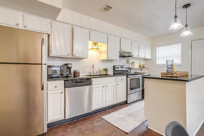 Foto del edificio - Charming 2-Bed Duplex in Heart of Fort Worth!