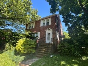 Building Photo - 306 Kingston Rd