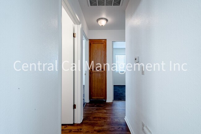 Foto del edificio - 8404 Laborough Dr