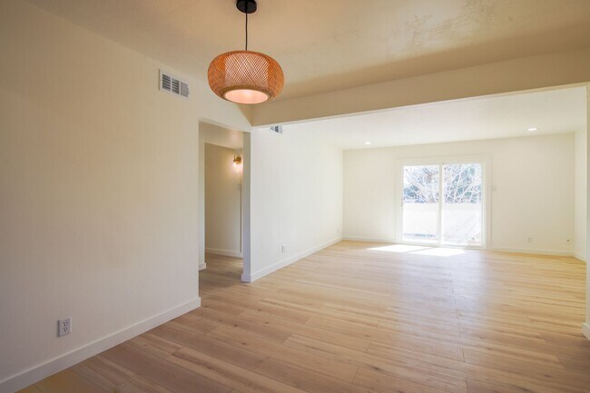 Foto del edificio - Beautiful 2-bedroom, 1-bathroom townhouse located in the vibrant city of El Paso