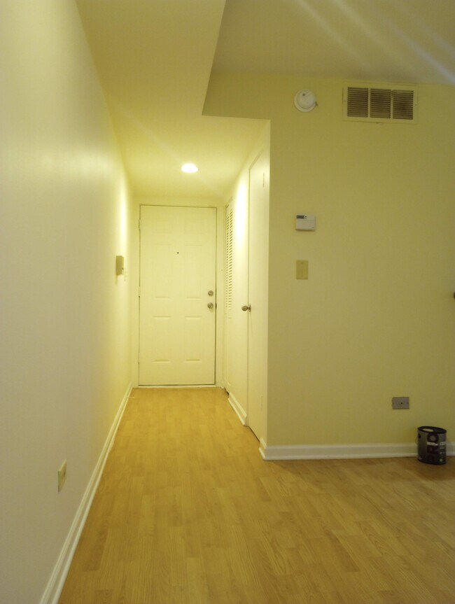 Foto del edificio - 7819 S South Shore Dr
