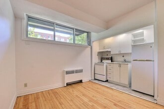 Building Photo - 3010 Av. Van Horne