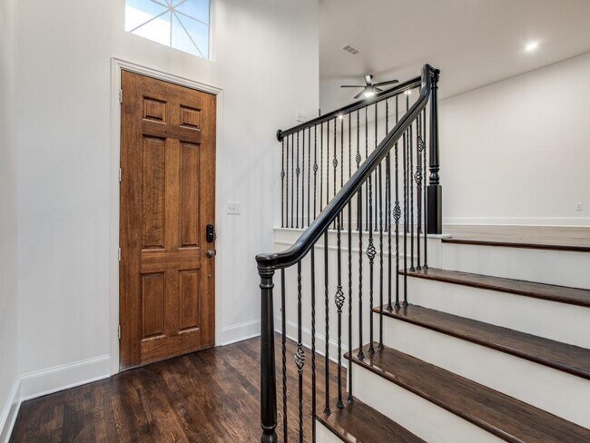 Building Photo - 1504 Pecos St