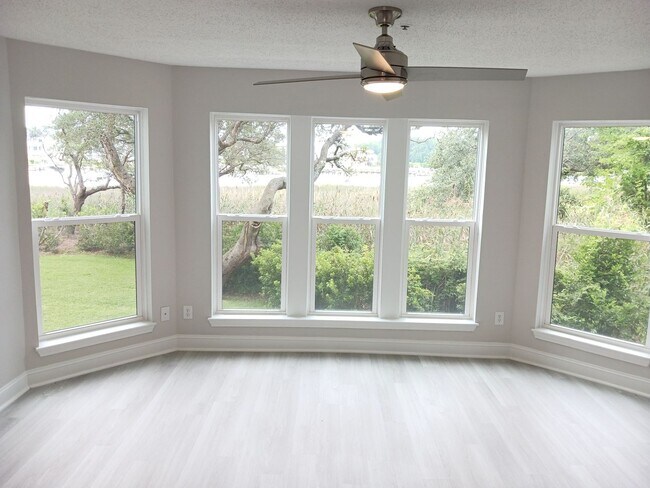 Building Photo - Waterfront 2 Bedroom, 2 Bath, 1st Floor Co...