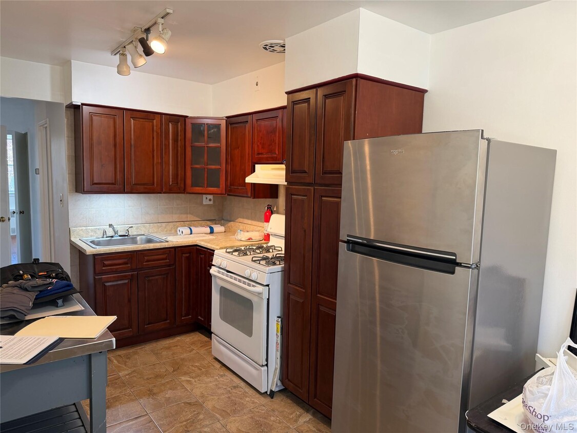 Building Photo - 63-20A Pleasantview St