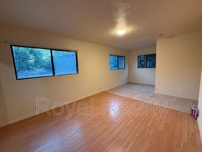 Building Photo - 219 W Waiko Rd