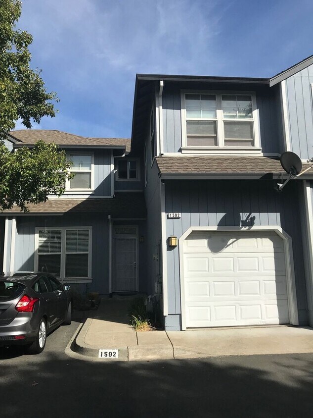 Primary Photo - Recently updated Northwest 3 bedroom 2.5 b...