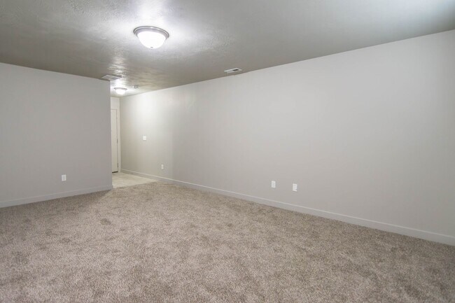 Building Photo - Gorgeous 3-Story Townhomes w/Finished Base...