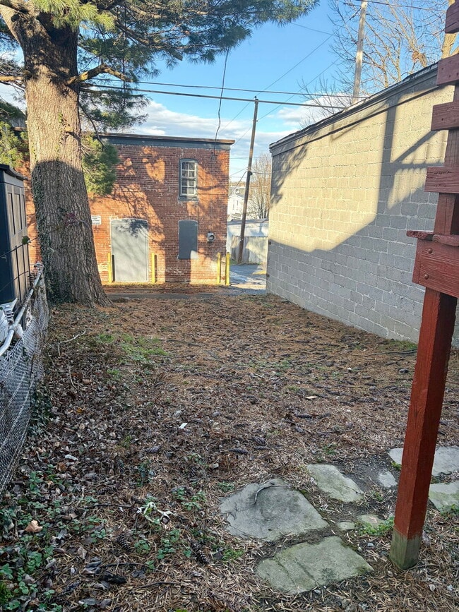 Foto del edificio - 839 E Orange St