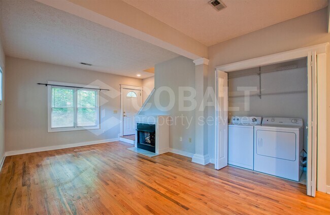 Building Photo - 925 Greenwood Ave NE
