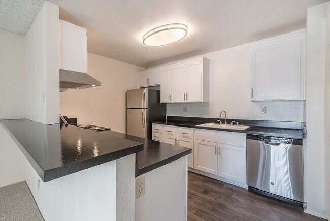 Building Photo - Villa Angelina