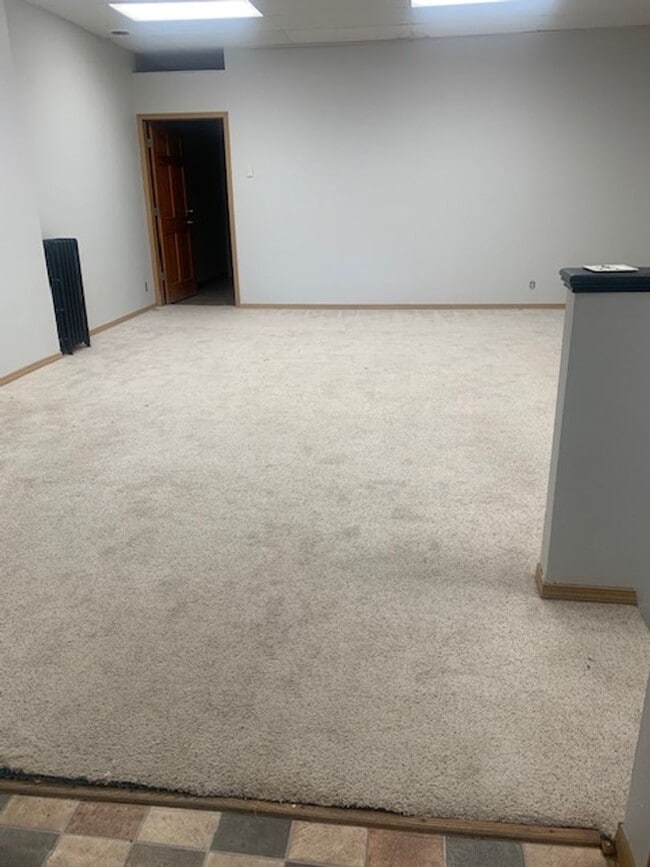 Building Photo - 903 Main St