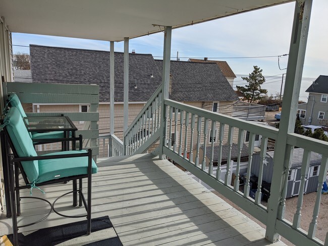 La vista! - 68 Cosey Beach Ave