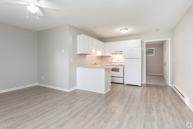 1 BR, 1BA - 576sf - Living Room / Kitchen - Summer Green Apartments