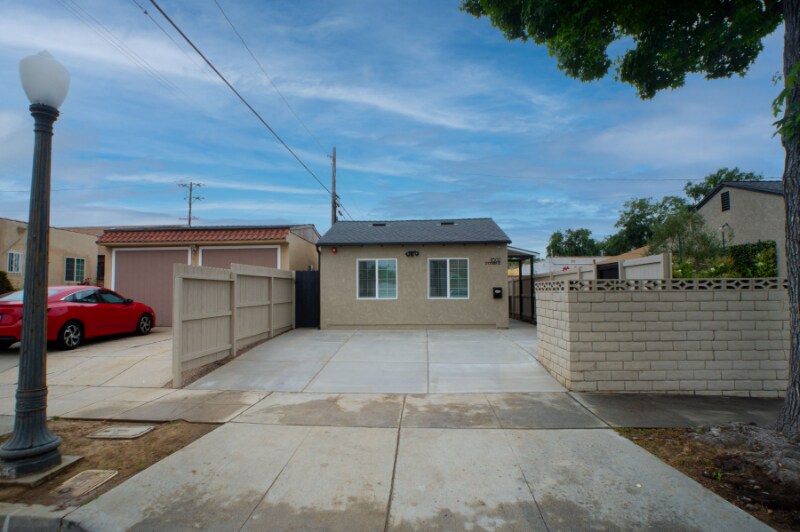 Primary Photo - 1602 La Golondrina Ave