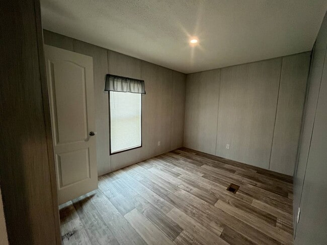 Building Photo - 3110 Victory Dr