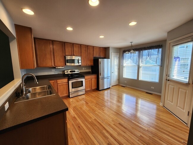 Building Photo - 1137 Reserve Dr
