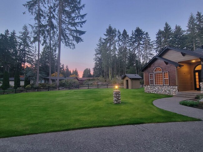 Foto del edificio - Beautiful Home on Gated Property