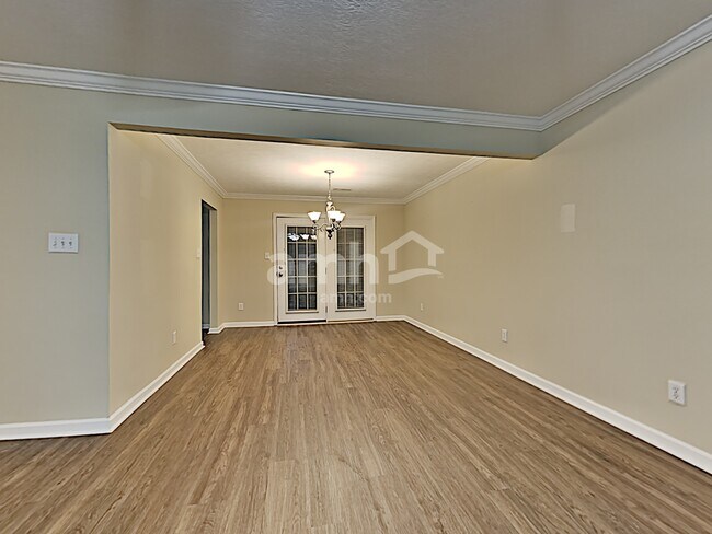 Foto del edificio - 2000 Farmstead Ln