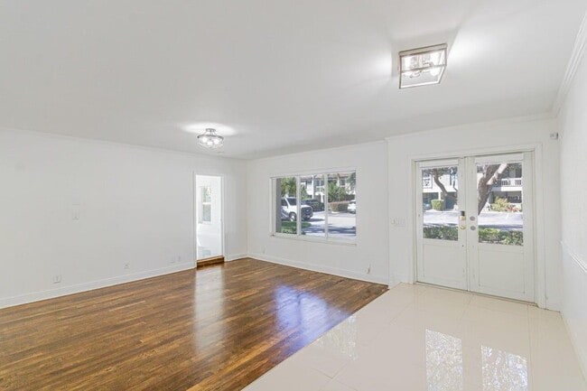 Building Photo - 2810 NE 60th St