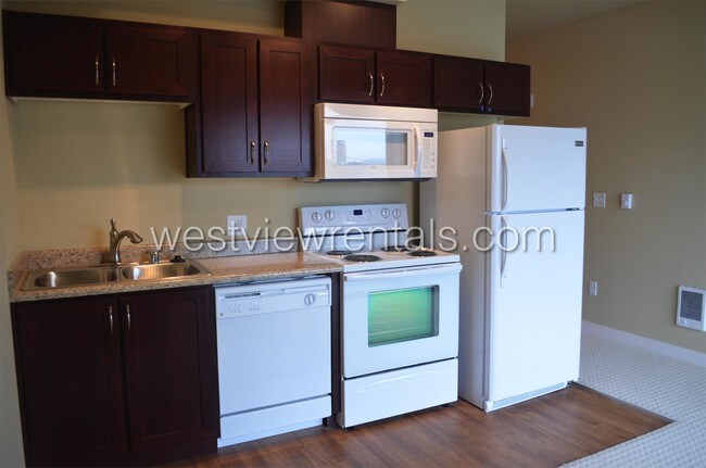 Building Photo - 200 E Maple St