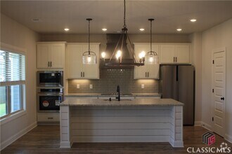 Building Photo - 305 Ridge Pointe Drive