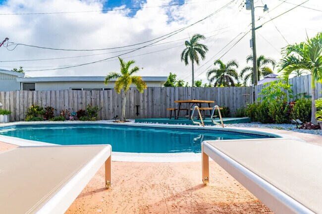 Foto del edificio - 730 N 72nd Terrace