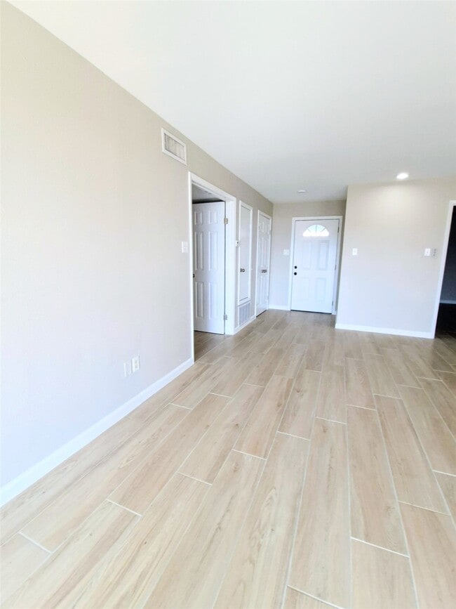 Foto del edificio - 500 Tiki Dr