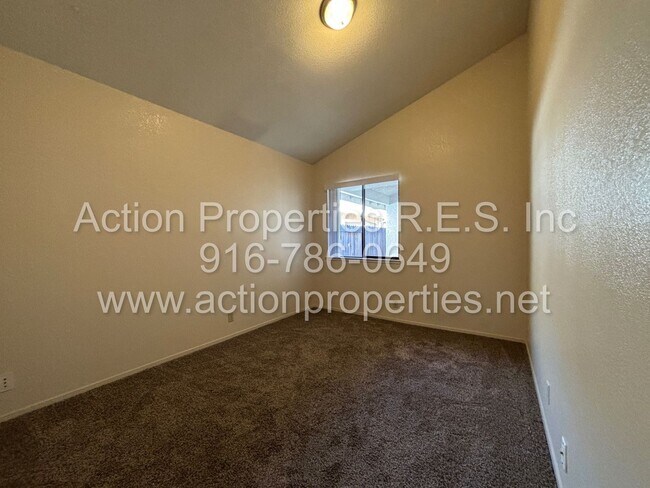 Foto del edificio - Cozy 3 Bed, 2 Bath - Single Story - New Paint - Large Garage - Close to Shopping, Schools and Parks!