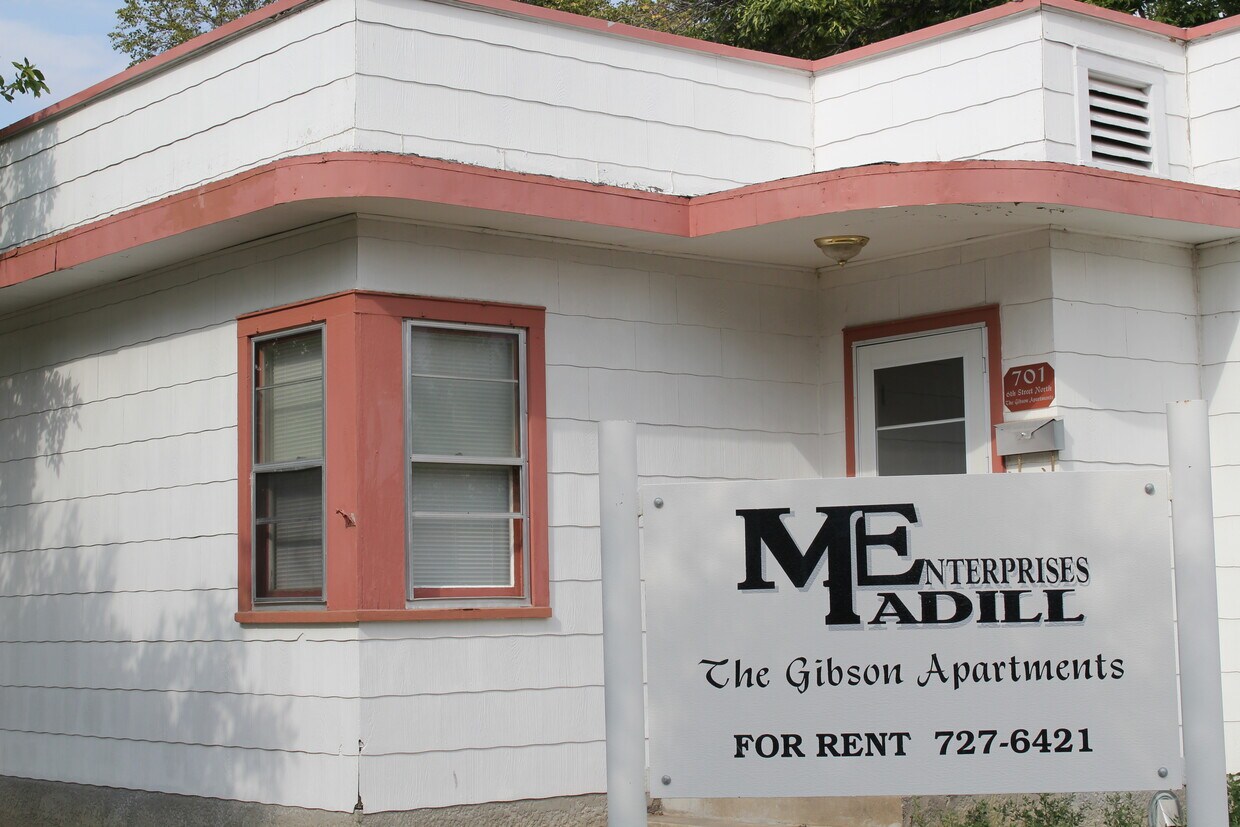 Exterior - 701 6th St N