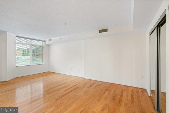 Building Photo - 3101 N Hampton Dr