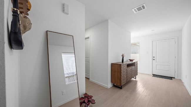 Building Photo - Move-in ready 4-bedroom, 2-bath home in Meadow Park!
