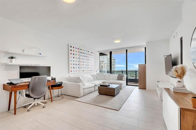 Building Photo - 1000 Brickell Plaza