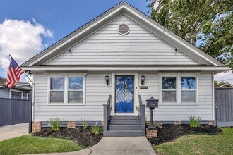 Building Photo - 2607 North Fwy Building Photo - 2607 North Fwy
