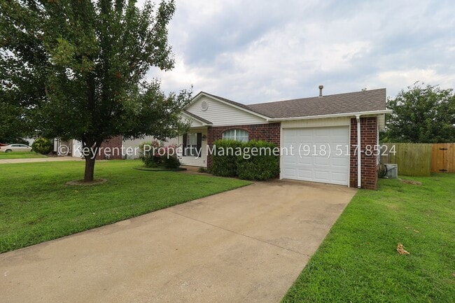 Building Photo - 3 Bed | 2 Bath in Owasso!