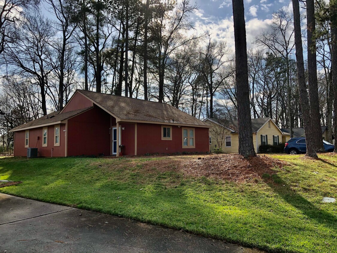 Primary Photo - 5216 Walnut Grove Ln