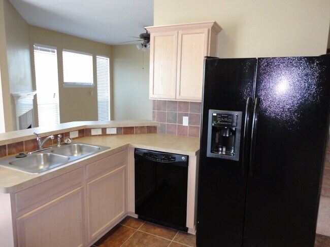 Building Photo - 2525 Carolina Dr