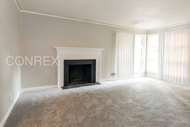 Foto del edificio - Now Available!