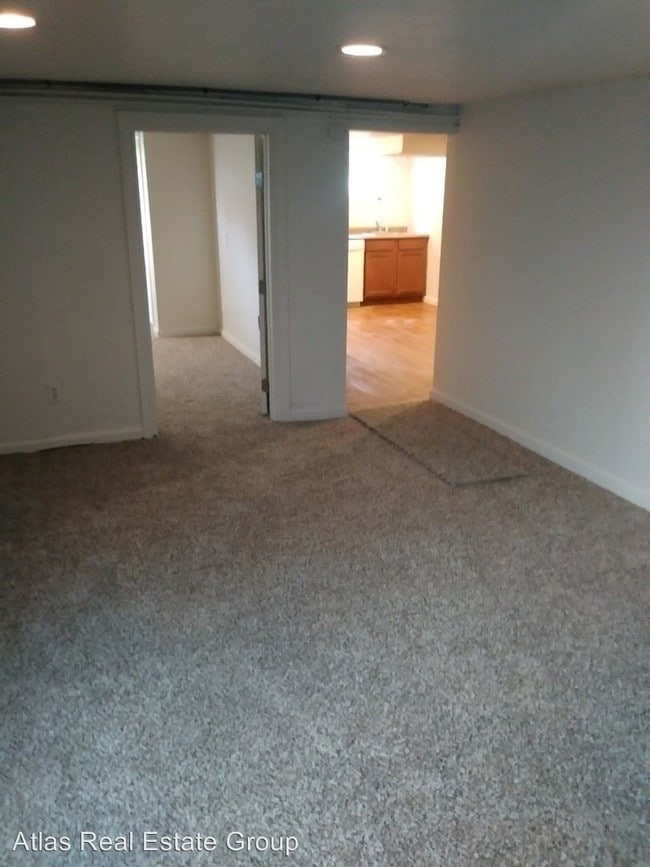 Building Photo - 810 Kimbark St