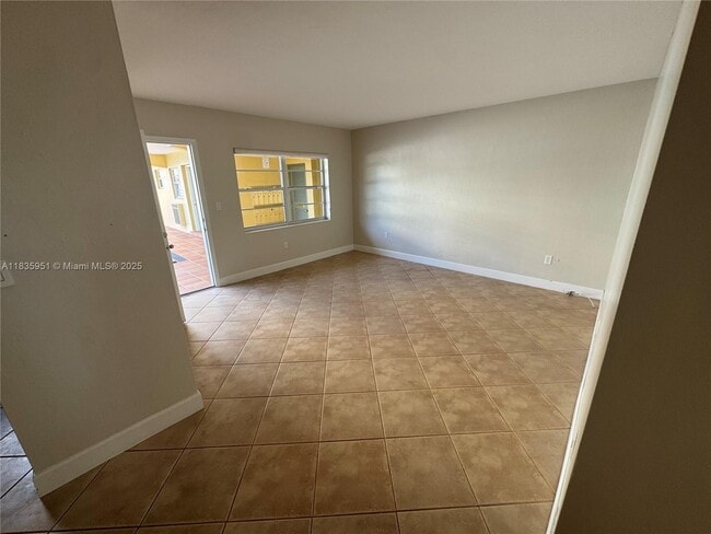 Building Photo - 115 Calabria Ave