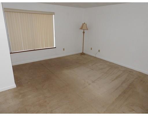 Foto del edificio - 132 W Meadow Rd